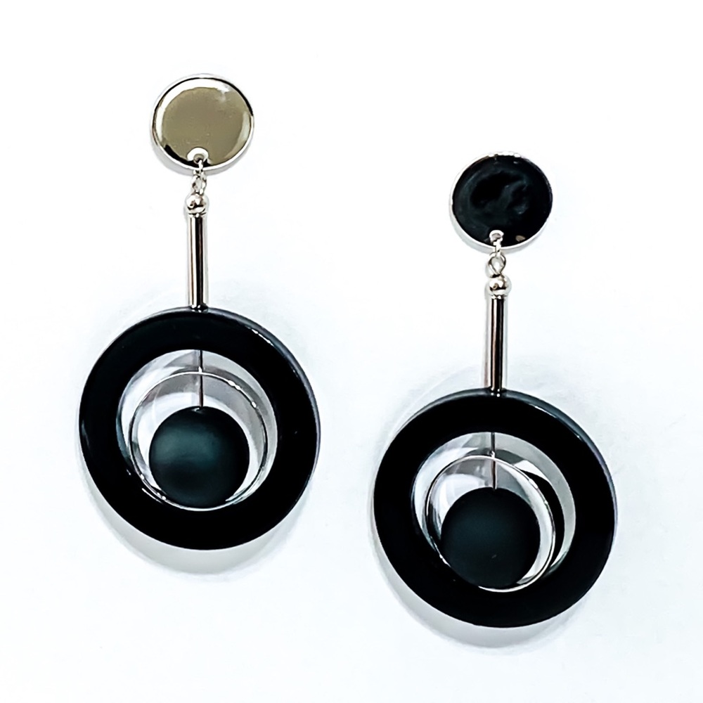 Orbiting earrings